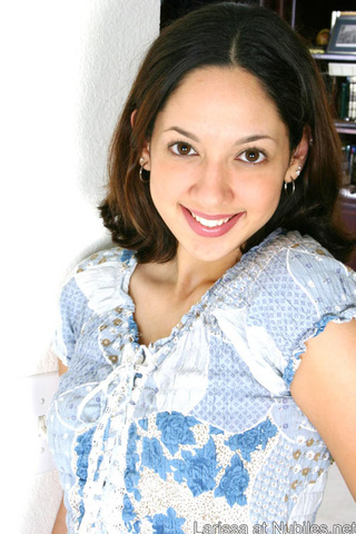 chica mona jovencita pivón larissa