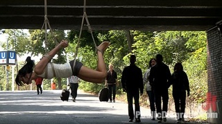 pequeñita enslaved nena helplessly