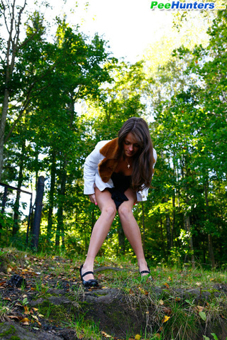leggy starlet empties her