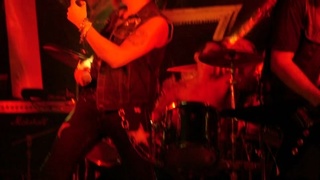 locas rock musicians jugando
