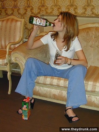 relajado jovencita perfecto cuerpo