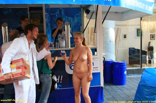 public blowjob moment