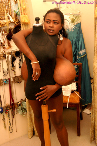 hot ebony stunner heavy