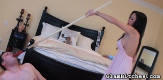 pobre tío caned badly