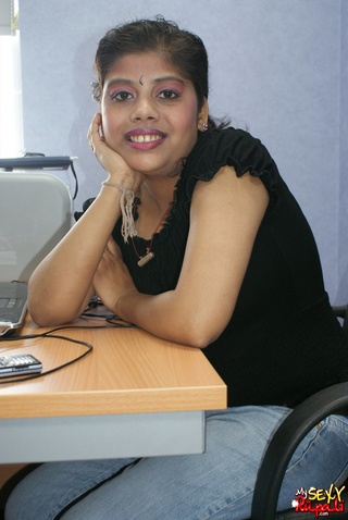 sucia indias chavala sentándose