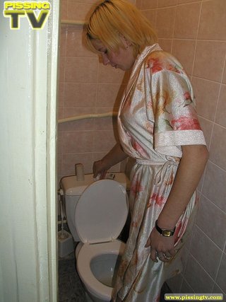 slutty blonde bitch demonstrates