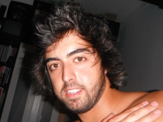 morena chestsguy perform de cerca