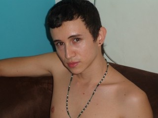 28 yo, boy live sex, short hair, spanish