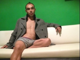 brunette raulbig perform fingering