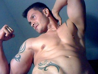 brunette jovilatinlover perform close