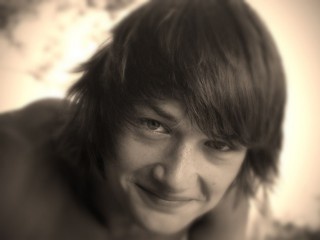 brunette joshua perform close