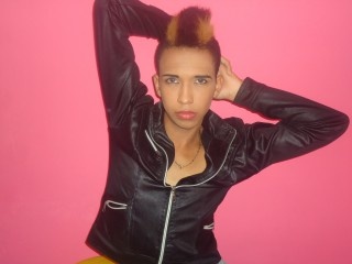 brunette sugarboy perform close
