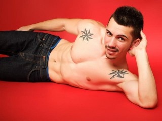 brunette nikkoravenxx perform anal
