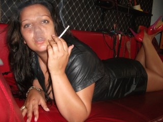 brunette deeabestslave perform anal