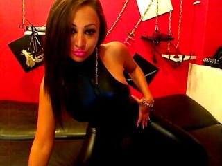 brunette luxxxurybitch perform anal