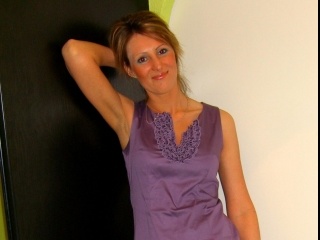 rubias nikki willing perform