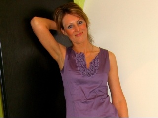 rubias nikki perform bailando