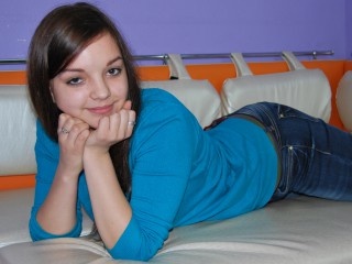 brunette beautyavelina perform dancing