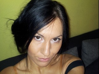 brunette anngelgirl perform dancing