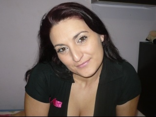 brunette foxyfaye