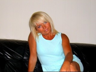blonde nina perform roleplay