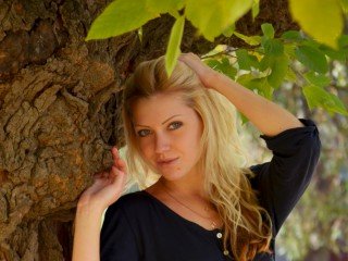 19 años, sexo en directo, sexo en directo chica, vestidas