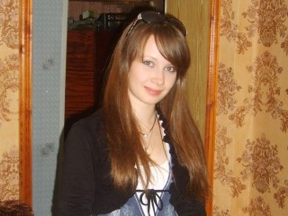 brunette klotilda