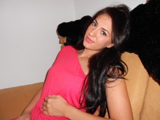 brunette aniela