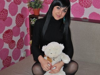 brunette izzycute perform dancing