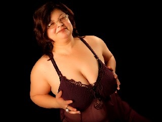 brunette lusciousmadam perform anal