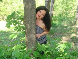brunette angelabella perform close