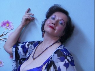 brunette xwife