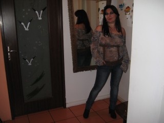 morena simone perform cameltoe