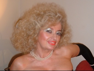 rubias vanessa perform cameltoe