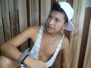 brunette sexyboy19cm perform dancing