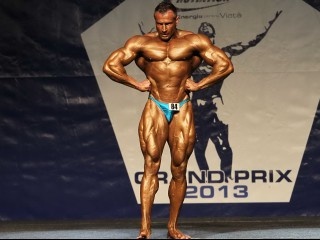 brunette arnold perform close