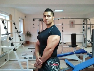 brunette mrbiceps perform close