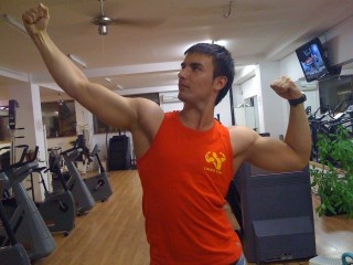 brunette jan ionut perform