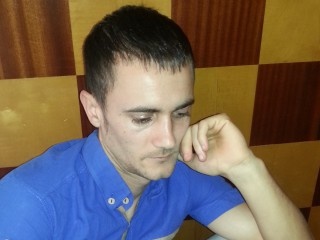 brunette hornyboy2103