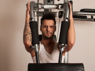 brunette bobbyhunkx perform anal