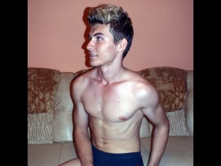blonde eddie perform close