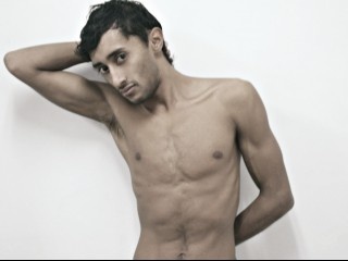 brunette mrbighousex perform close