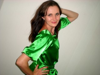 brunette lady perform close