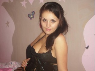 brunette eliteplay perform live