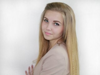 blonde alka perform dancing