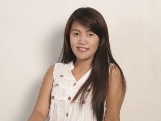 brunette samantha perform close