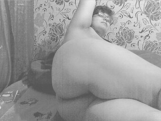 redhead milkydoll perform cameltoe