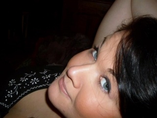 brunette rosiesweet20 perform dancing