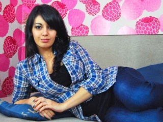 brunette sweetcutelori perform dancing