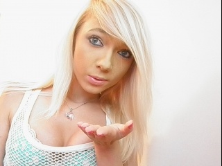 blonde lydialee